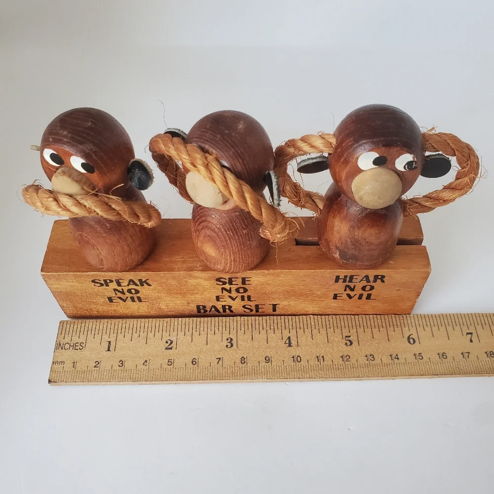 Vintage Wooden Monkeys Bar Tool Set Hear No Evil • See No Evil • Speak No Evil - Picture 10 of 11